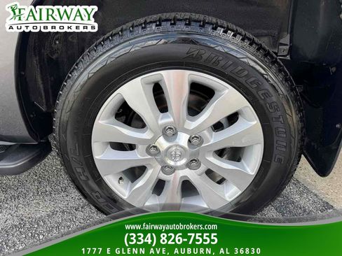 Used 2021 Toyota Sequoia Platinum AWD/4WD image 37
