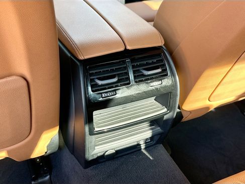 Used 2023 BMW 540i w/ Premium Package image 25