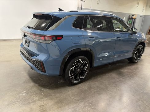 New 2026 Volkswagen Tiguan SEL R-Line image 3