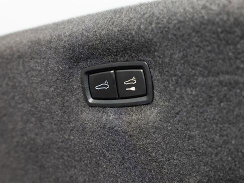 Used 2021 Porsche Taycan 4S w/ Premium Package image 44