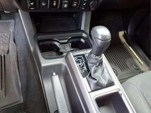 Used 2018 Toyota Tacoma TRD Sport AWD/4WD image 26
