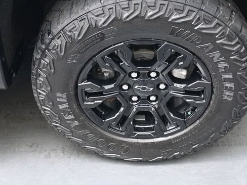 Used 2023 Chevrolet Silverado 1500 ZR2 w/ Technology Package AWD/4WD image 30