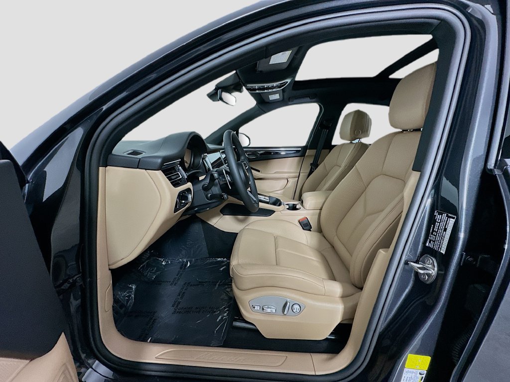 Certified 2026 Porsche Macan AWD/4WD image 5