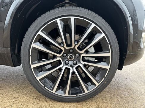 New 2026 Volvo XC90 B6 Plus w/ Protection Package Premier image 9