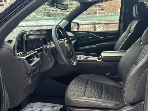 Used 2024 Cadillac Escalade Premium Luxury Platinum image 19