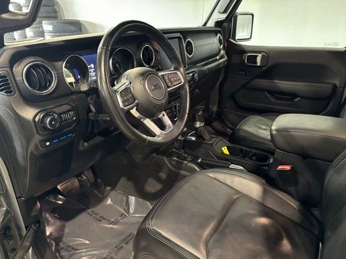 Used 2022 Jeep Wrangler Unlimited Rubicon 4xe w/ Cold Weather Group AWD/4WD image 10