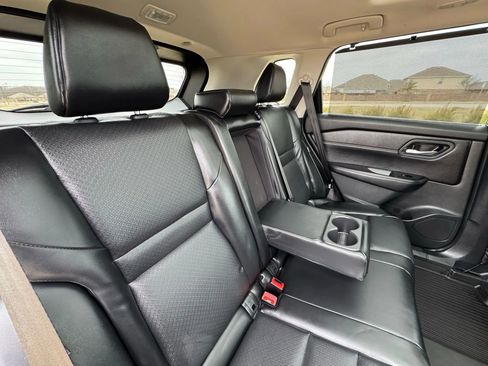 Used 2025 Nissan Rogue SV w/ SV Premium Package image 39