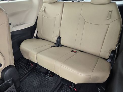 Used 2022 Toyota Sienna Limited FWD image 29