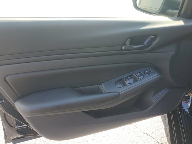 Used 2025 Nissan Altima 2.5 S FWD image 11