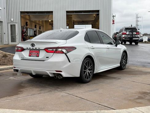 Certified 2022 Toyota Camry SE image 5