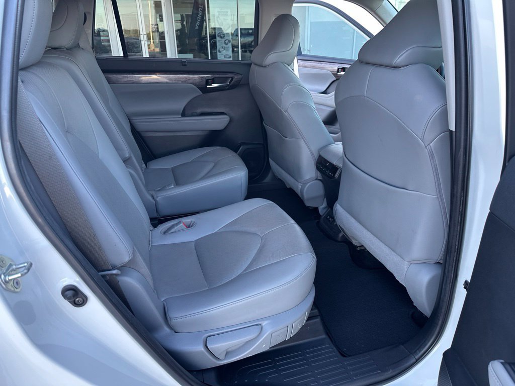 Used 2020 Toyota Highlander Limited FWD image 18