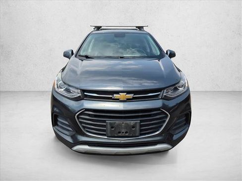 Used 2017 Chevrolet Trax LT w/ LT Convenience Package FWD image 2