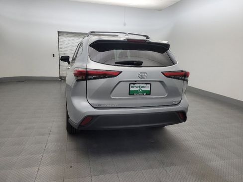 Used 2020 Toyota Highlander XLE FWD image 6