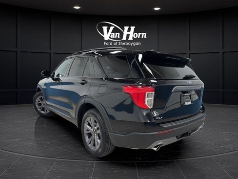 Used 2024 Ford Explorer XLT w/ Equipment Group 202A image 5
