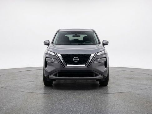 Used 2025 Nissan Rogue SV FWD image 2