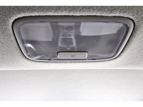 Used 2025 Hyundai Venue SEL FWD image 16