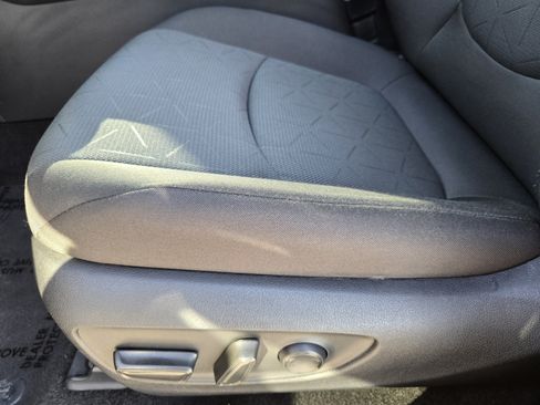 Used 2025 Toyota RAV4 XLE AWD/4WD image 22