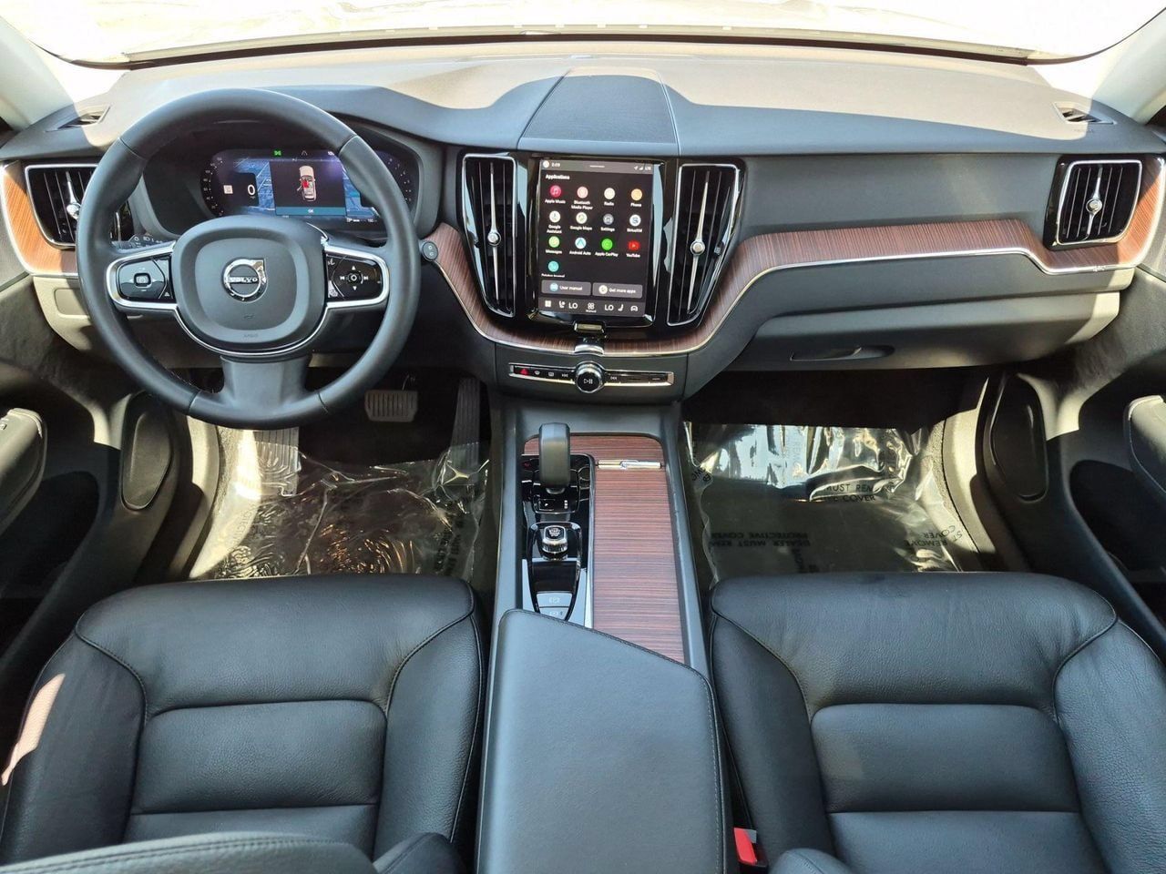 Certified 2024 Volvo XC60 B5 Plus AWD/4WD image 23