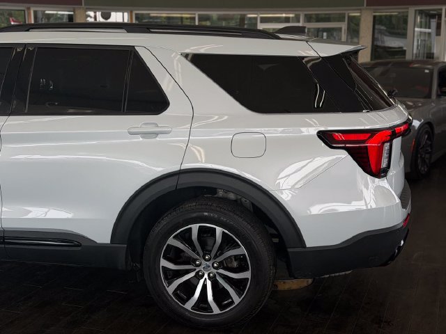 Used 2026 Ford Explorer ST-Line AWD/4WD image 15