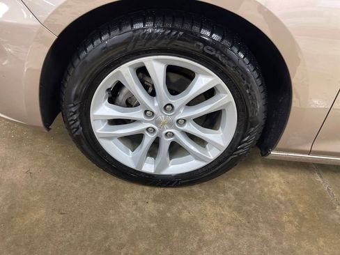 Used 2018 Chevrolet Malibu LT image 27