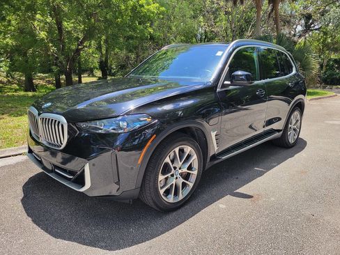 Used 2025 BMW X5 xDrive50e AWD/4WD image 3
