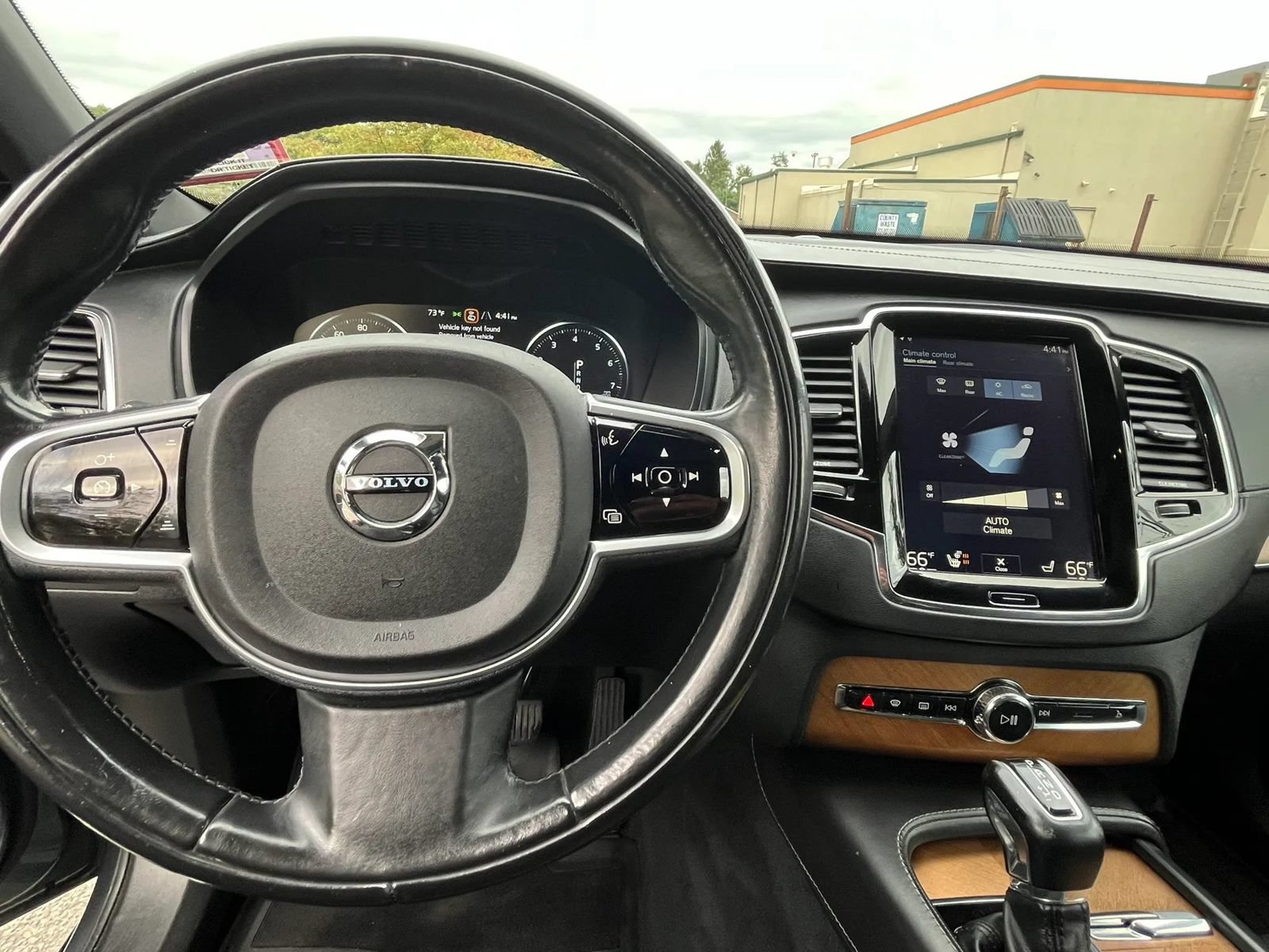 Used 2016 Volvo XC90 T6 Inscription w/ Protection Package Plus AWD/4WD image 17
