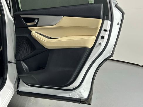 Used 2022 Acura MDX SH-AWD w/ Technology Package image 12