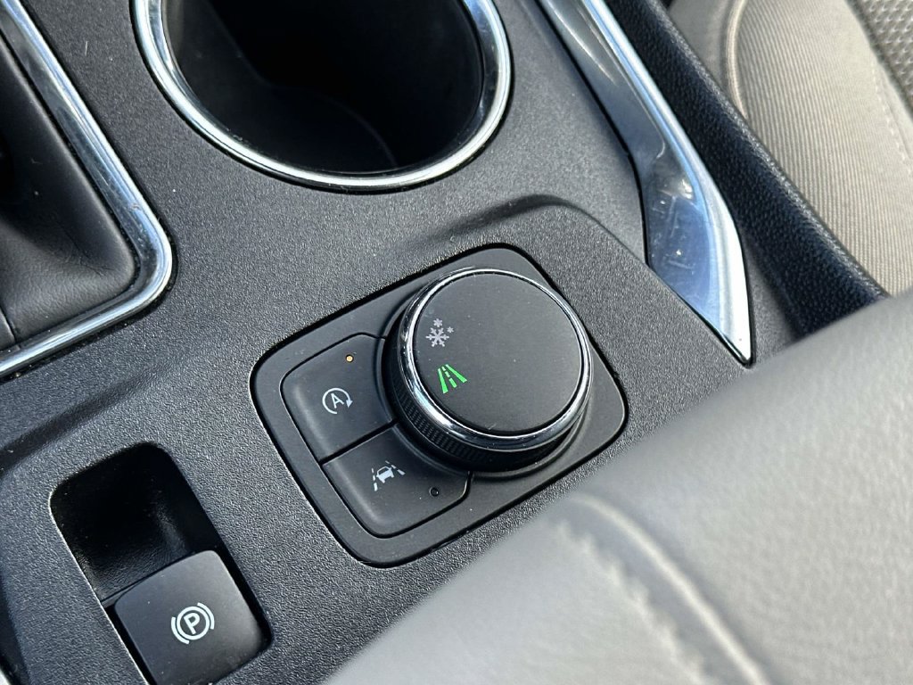 Used 2023 Chevrolet Traverse LS w/ Midnight/Sport Edition FWD image 28