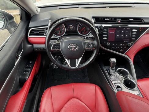 Used 2018 Toyota Camry XSE image 19