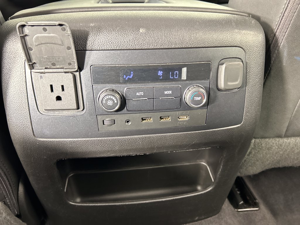 Used 2019 Chevrolet Suburban LT AWD/4WD image 18
