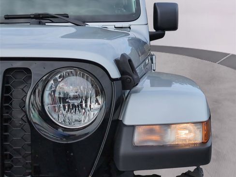 Used 2023 Jeep Gladiator Willys image 12