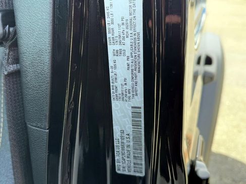 Certified 2024 Jeep Wrangler Sport S image 18