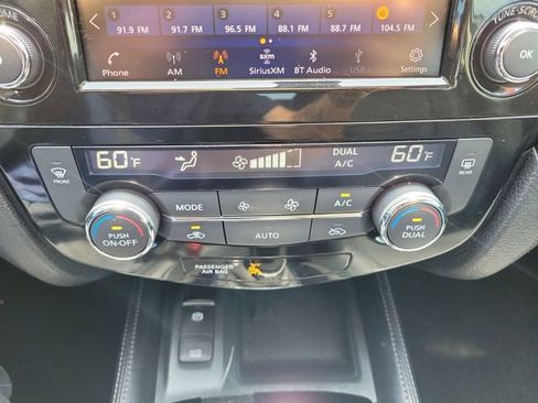 Used 2020 Nissan Rogue SL image 32