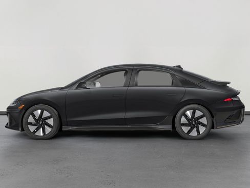Used 2024 Hyundai Ioniq 6 SE RWD image 3