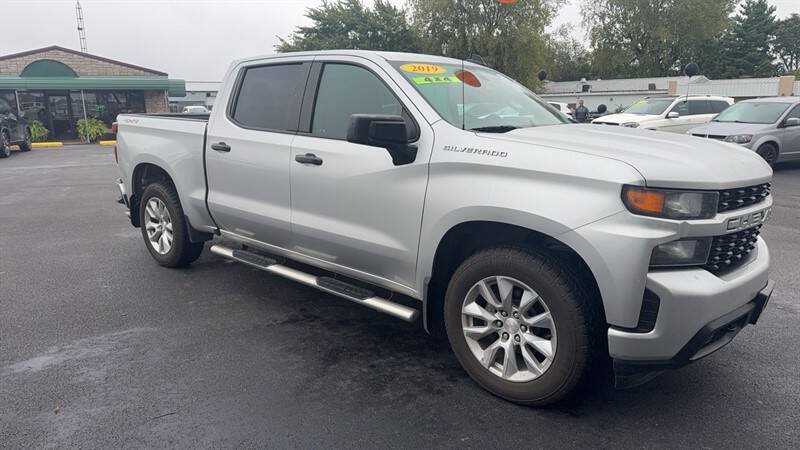 Used 2019 Chevrolet Silverado 1500 Custom w/ Custom Value Package AWD/4WD image 2