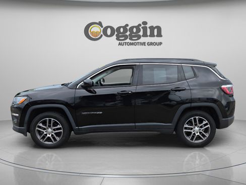 Used 2020 Jeep Compass Latitude FWD image 2