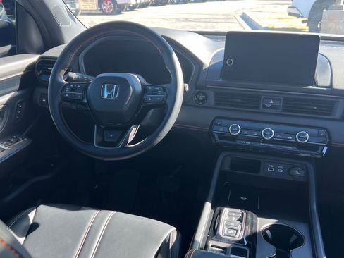 Used 2025 Honda Pilot TrailSport image 20