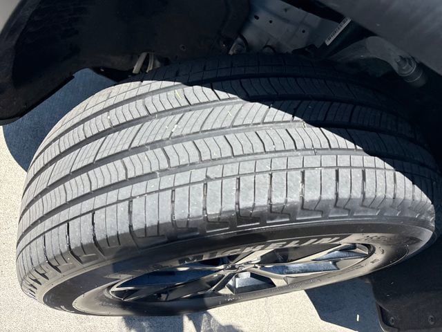 Used 2024 Jeep Grand Cherokee L Altitude AWD/4WD image 28