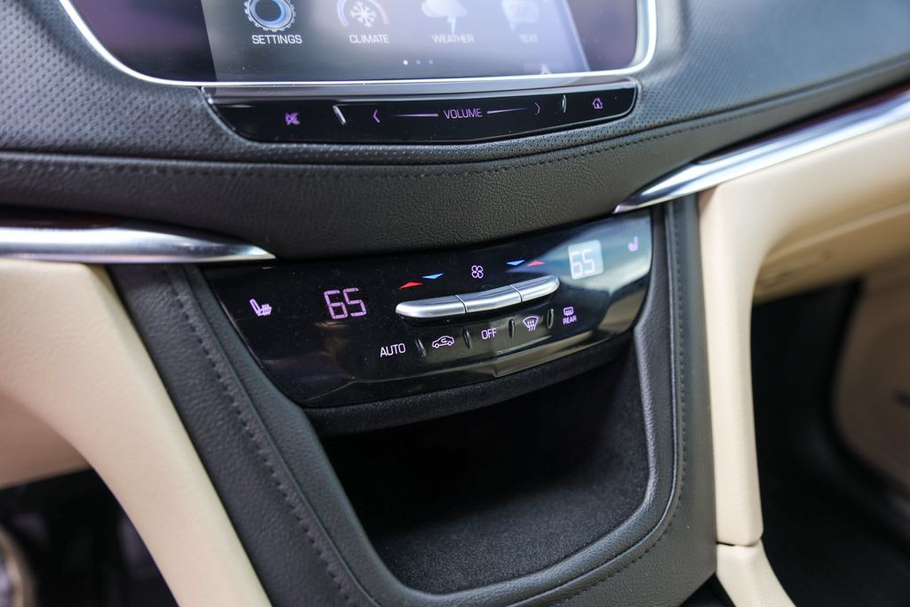 Used 2018 Cadillac XT5 Luxury w/ Driver Awareness Package FWD image 18