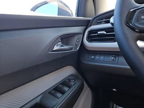 New 2027 Chevrolet Bolt LT w/ Comfort Package FWD image 32