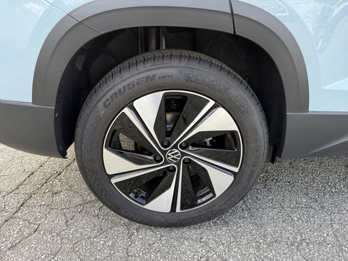 New 2026 Volkswagen Taos SE image 23