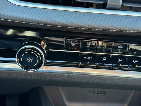 Used 2025 Chevrolet Equinox LT image 20