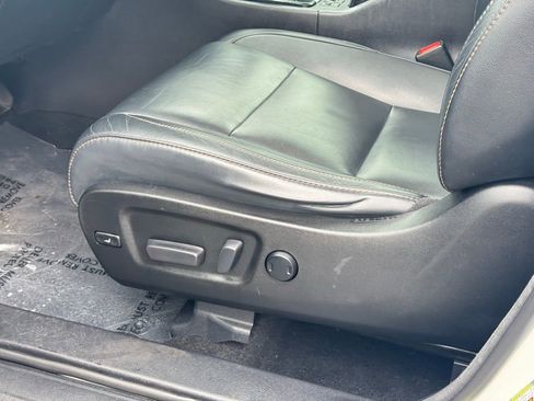 Used 2018 Toyota Highlander XLE image 28