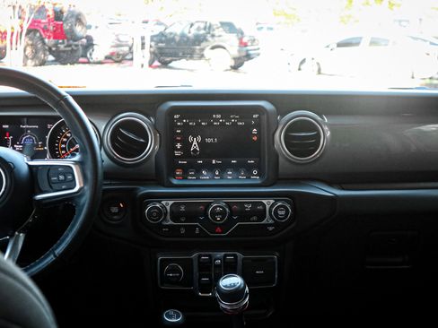 Used 2022 Jeep Wrangler Unlimited Sahara image 29