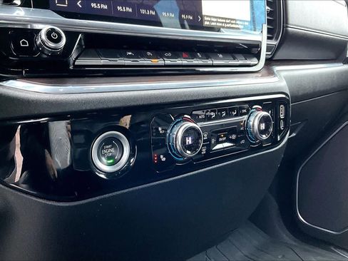 Used 2024 GMC Sierra 1500 SLT image 36