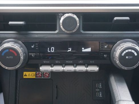 Used 2025 Toyota 4Runner TRD Off-Road Premium AWD/4WD image 15