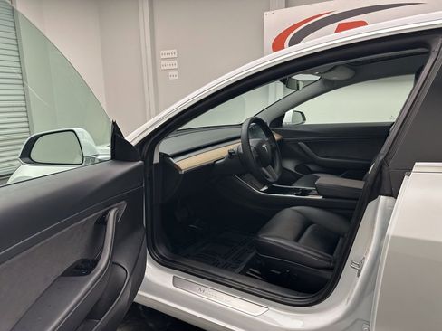 Used 2020 Tesla Model 3 Standard Range Plus image 5