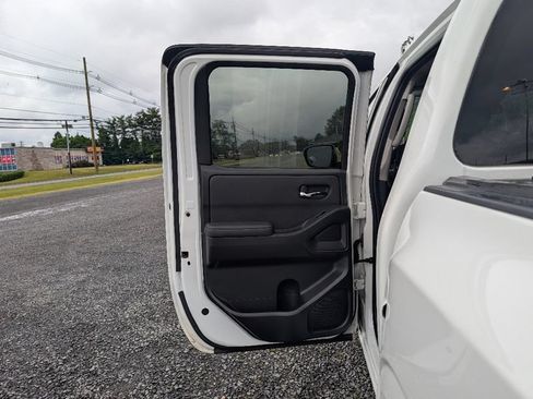 Used 2023 Nissan Frontier SV w/ Technology Package RWD image 11