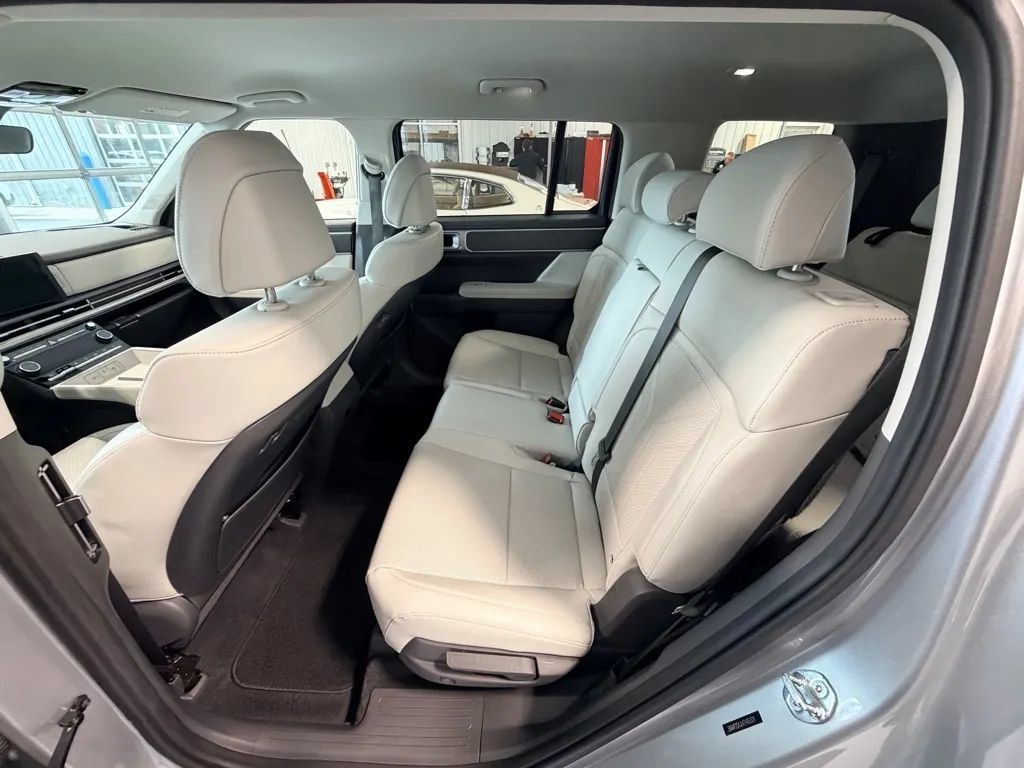 Used 2026 Hyundai Santa Fe SEL AWD/4WD image 14