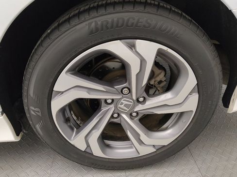 Used 2018 Honda Accord EX image 31